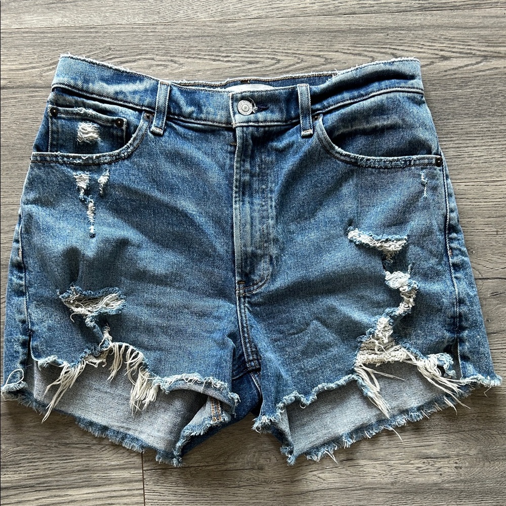 Abercrombie 4” mom short